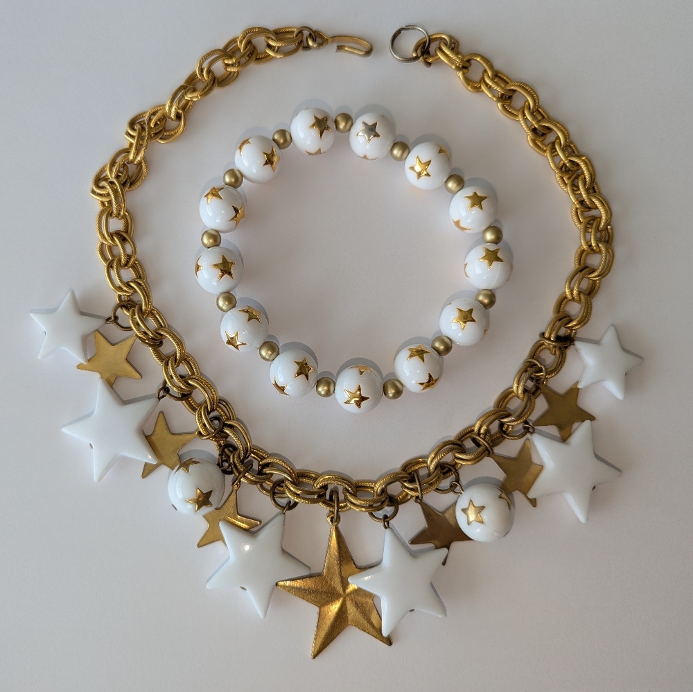 VTG EARLY 80'S GOLD TONE & WHITE STARS DOUBLE LINK CHARM NECKLACE & BRACELET SET